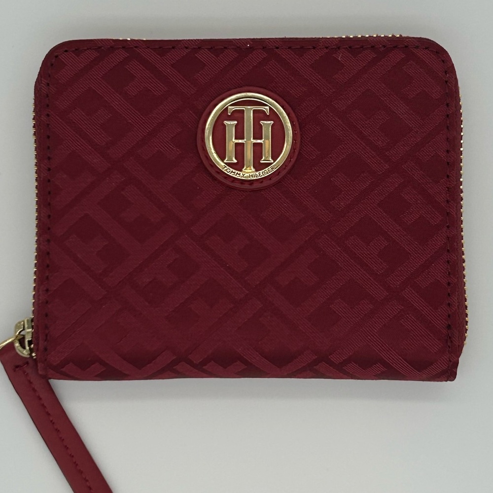 NWOT Tommy Hilfiger Red Zip Around Wallet - Picture 3 of 5